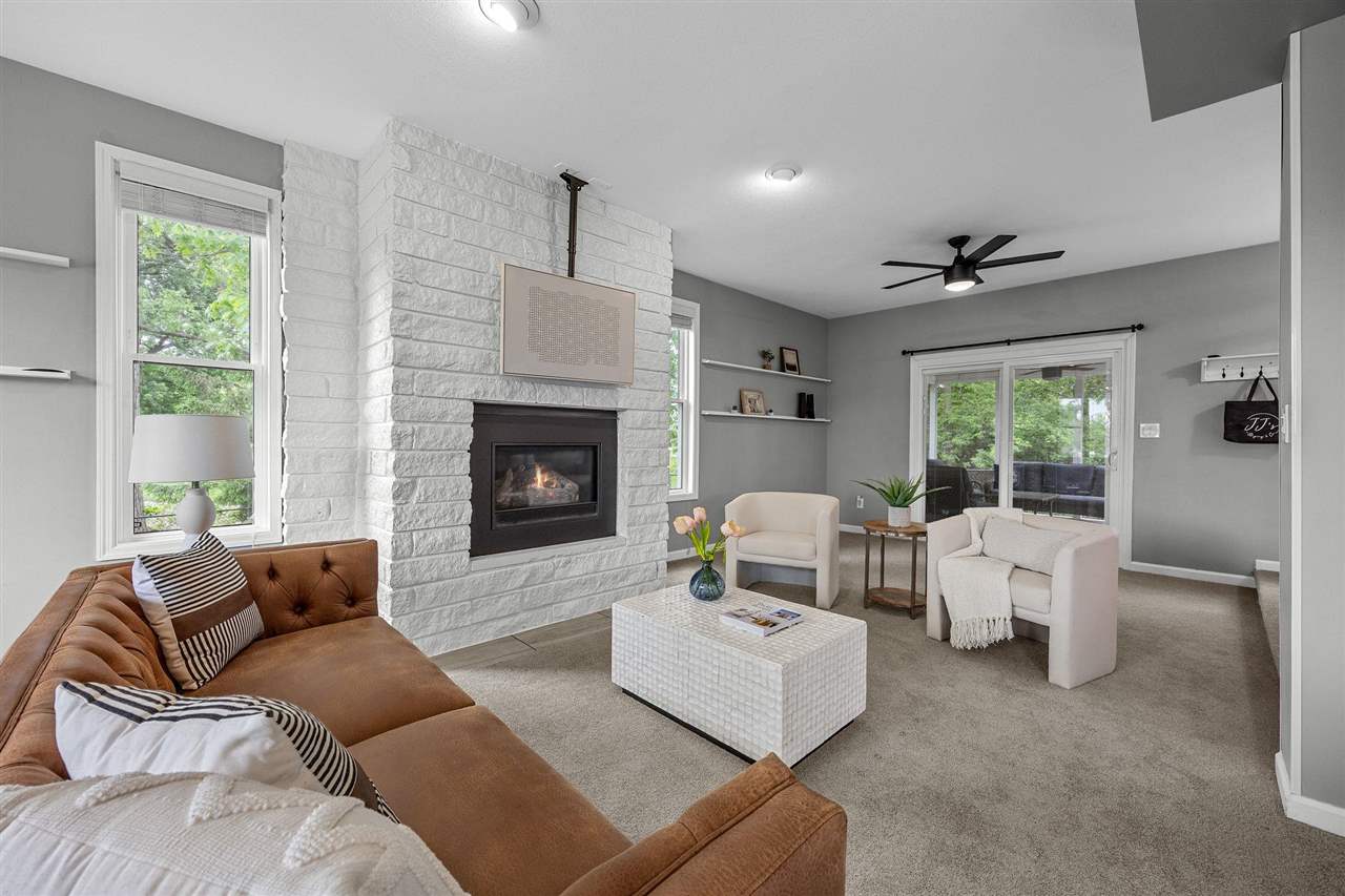 1105 Maple Street Robins IA 52328