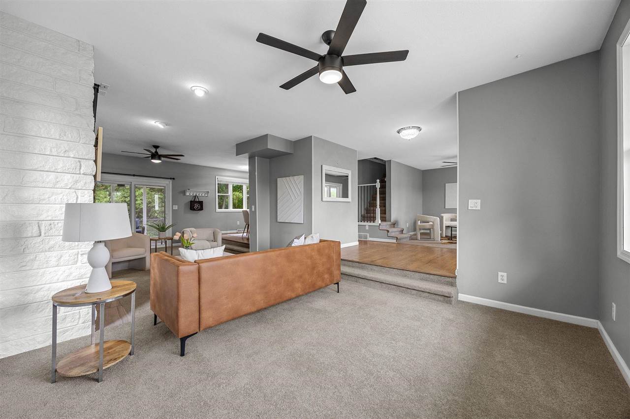 1105 Maple Street Robins IA 52328