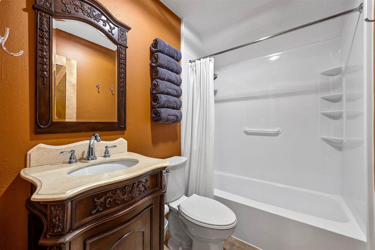 1388 Hickory Hollow Road NE Solon IA 52333