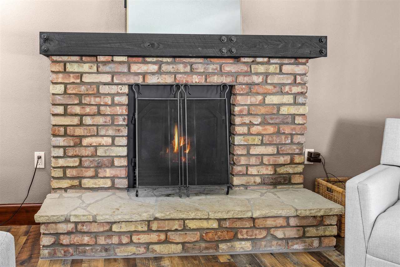 1388 Hickory Hollow Road NE Solon IA 52333