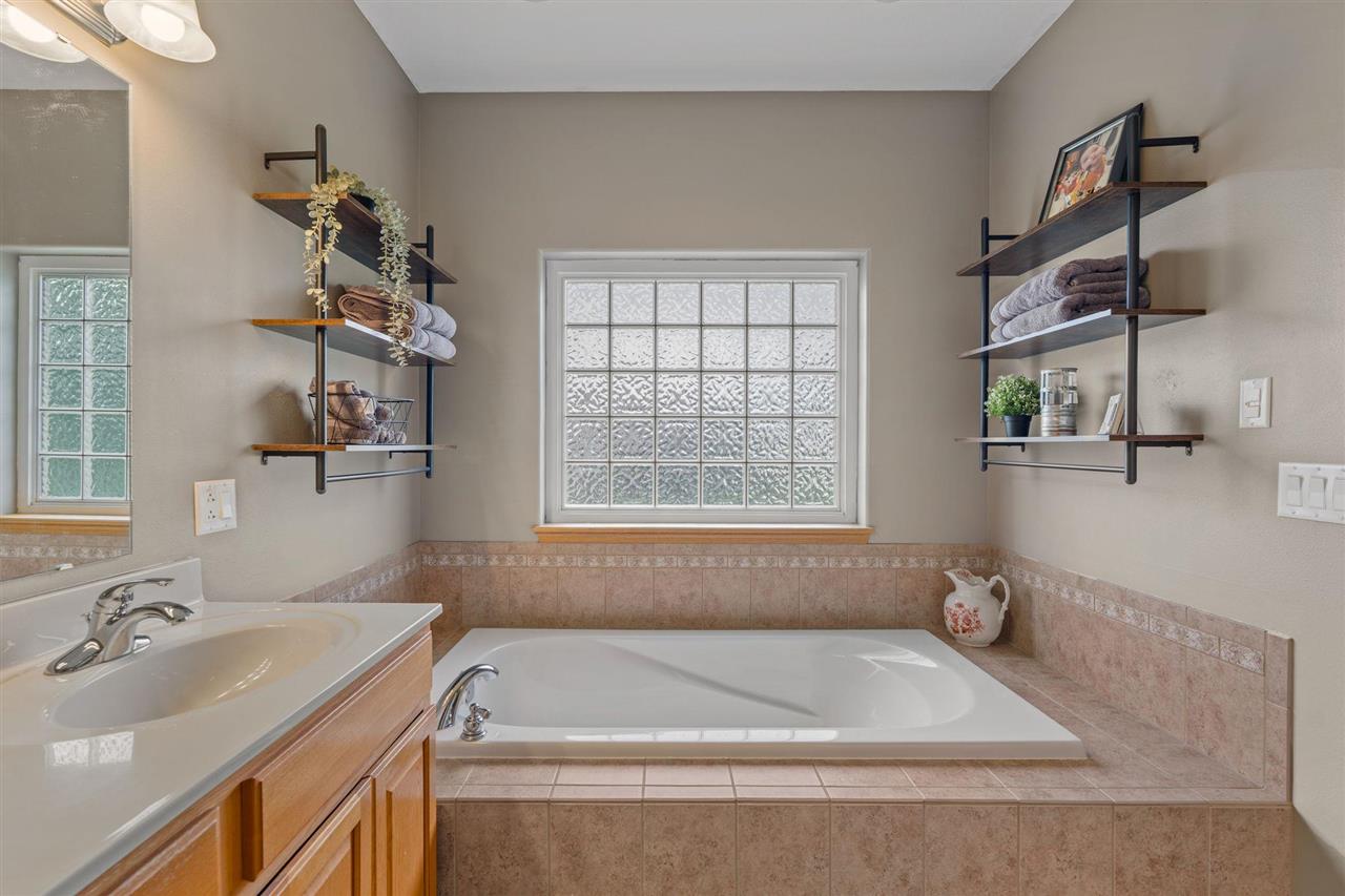 255 Cambridge Way North Liberty IA 52317