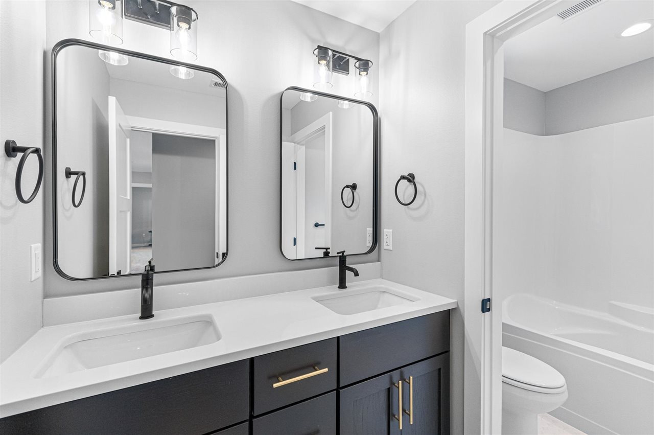 5521 Seminole Valley Trail NE Cedar Rapids IA 52411