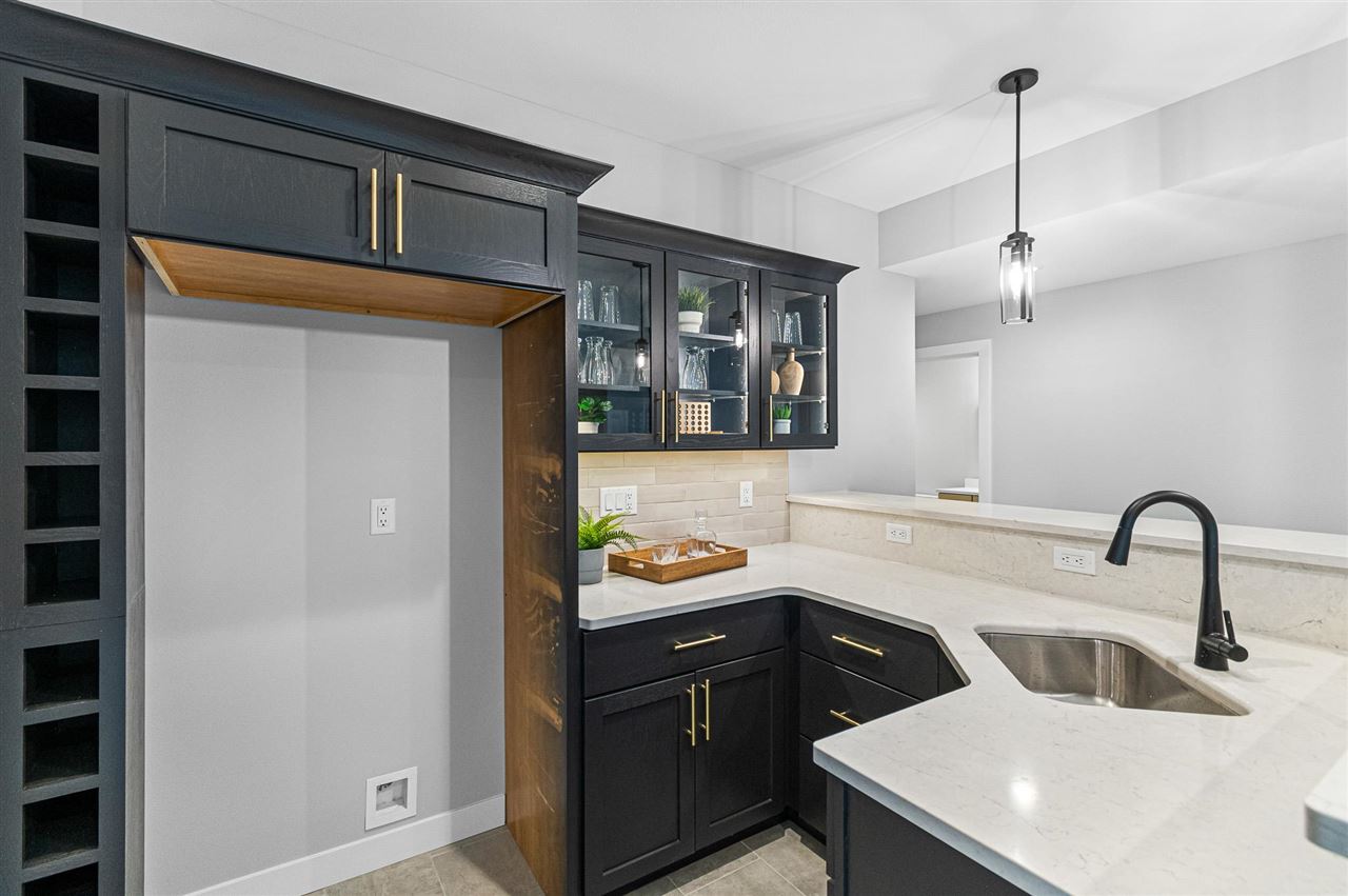 5521 Seminole Valley Trail NE Cedar Rapids IA 52411