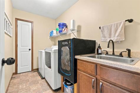 603 Croell Avenue Tiffin IA 52340