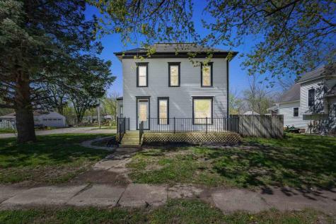 1003 Franklin Street Center Point IA 52213