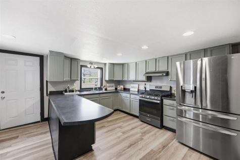 1003 Franklin Street Center Point IA 52213