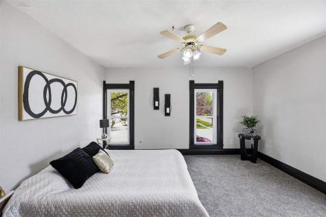 1003 Franklin Street Center Point IA 52213
