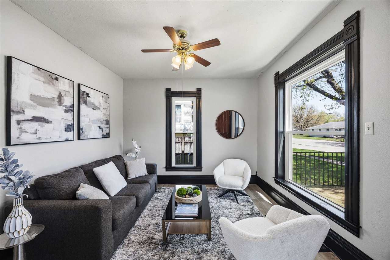 1003 Franklin Street Center Point IA 52213