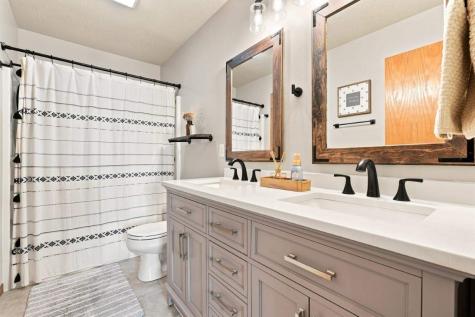 195 E Weston Drive North Liberty IA 52317