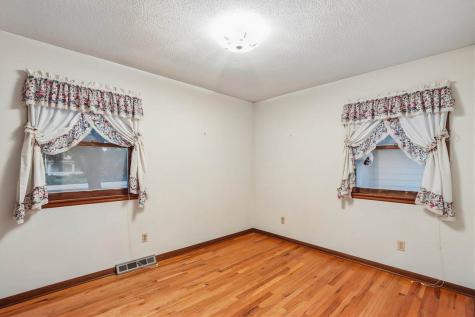 609 E Hickory Street Riverside IA 52327