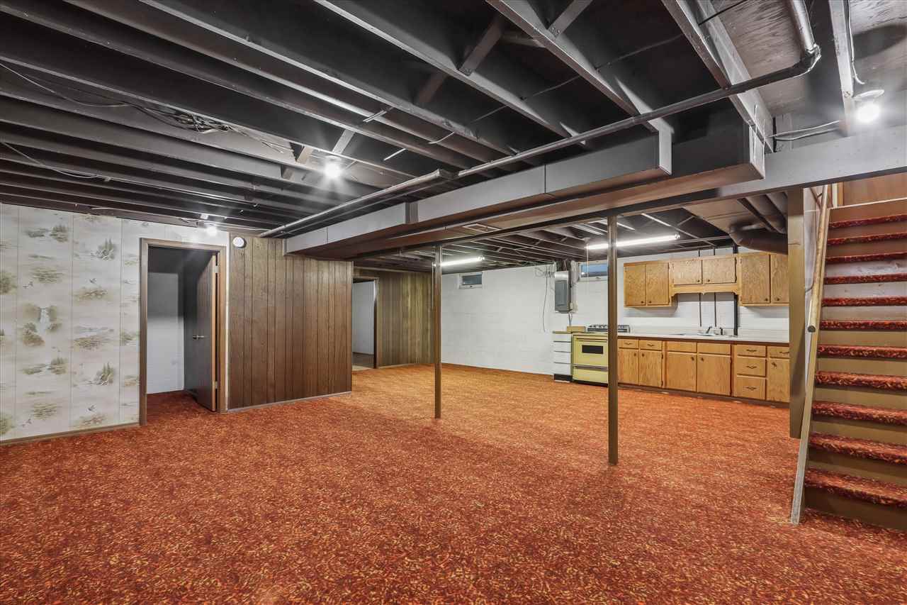 609 E Hickory Street Riverside IA 52327