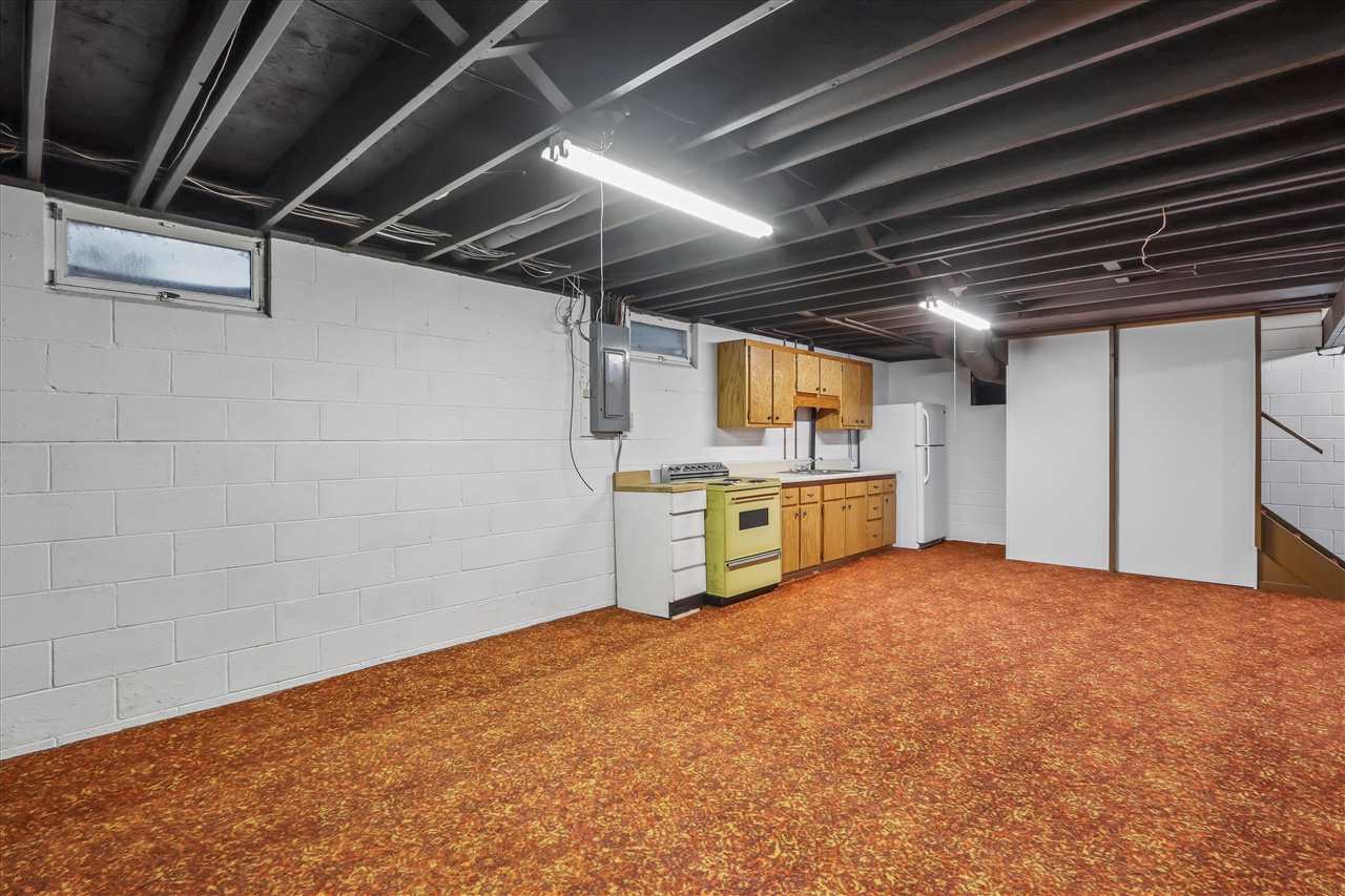609 E Hickory Street Riverside IA 52327