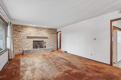 609 E Hickory Street Riverside IA 52327