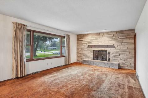 609 E Hickory Street Riverside IA 52327