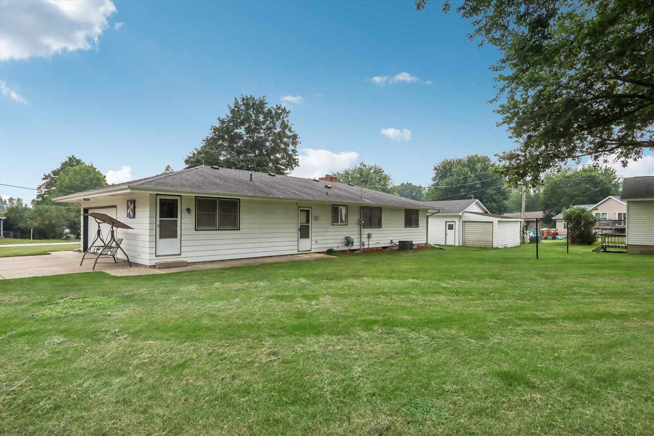 609 E Hickory Street Riverside IA 52327