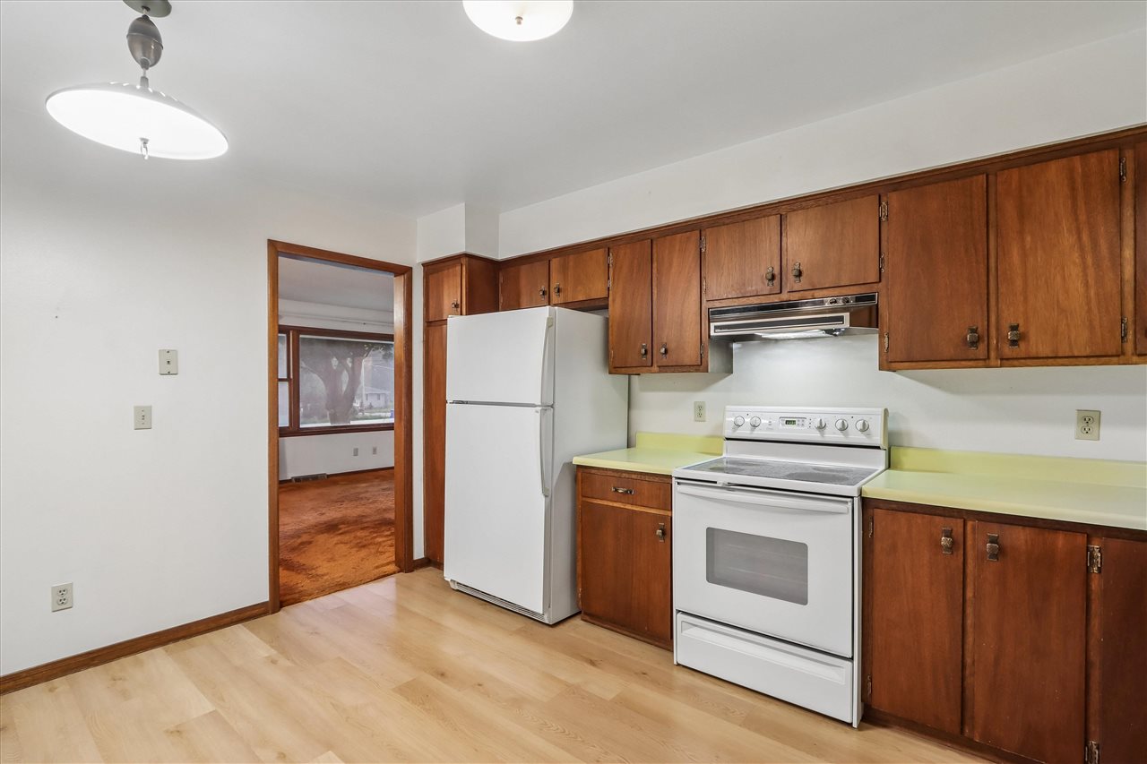 609 E Hickory Street Riverside IA 52327