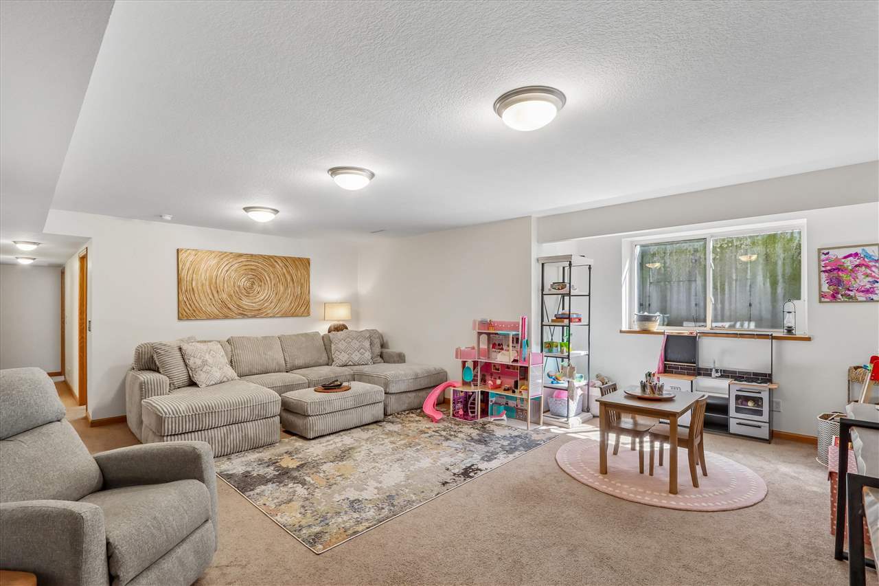 197 Rogers Drive Williamsburg IA 52361