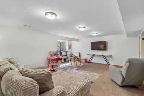 197 Rogers Drive Williamsburg IA 52361