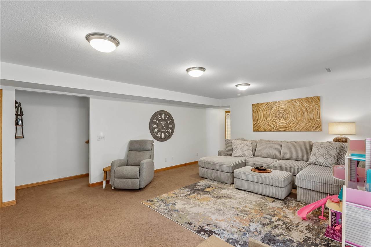197 Rogers Drive Williamsburg IA 52361