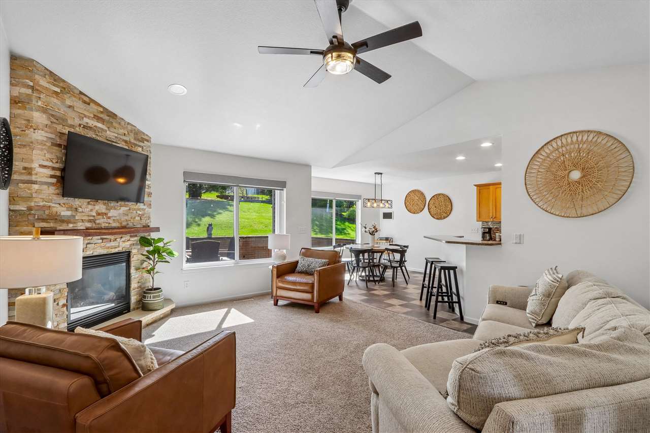 197 Rogers Drive Williamsburg IA 52361
