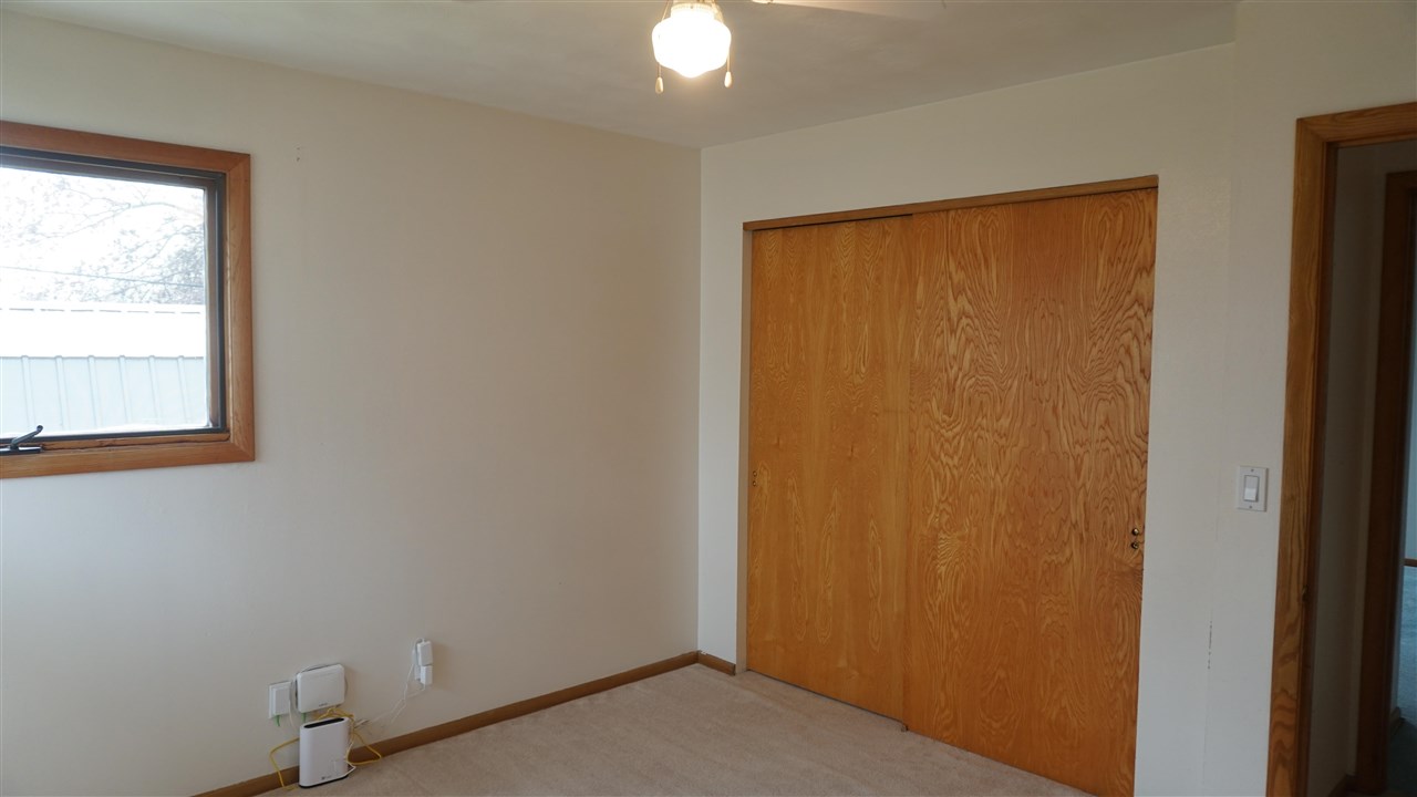 107 E Pioneer Road Lone Tree IA 52755