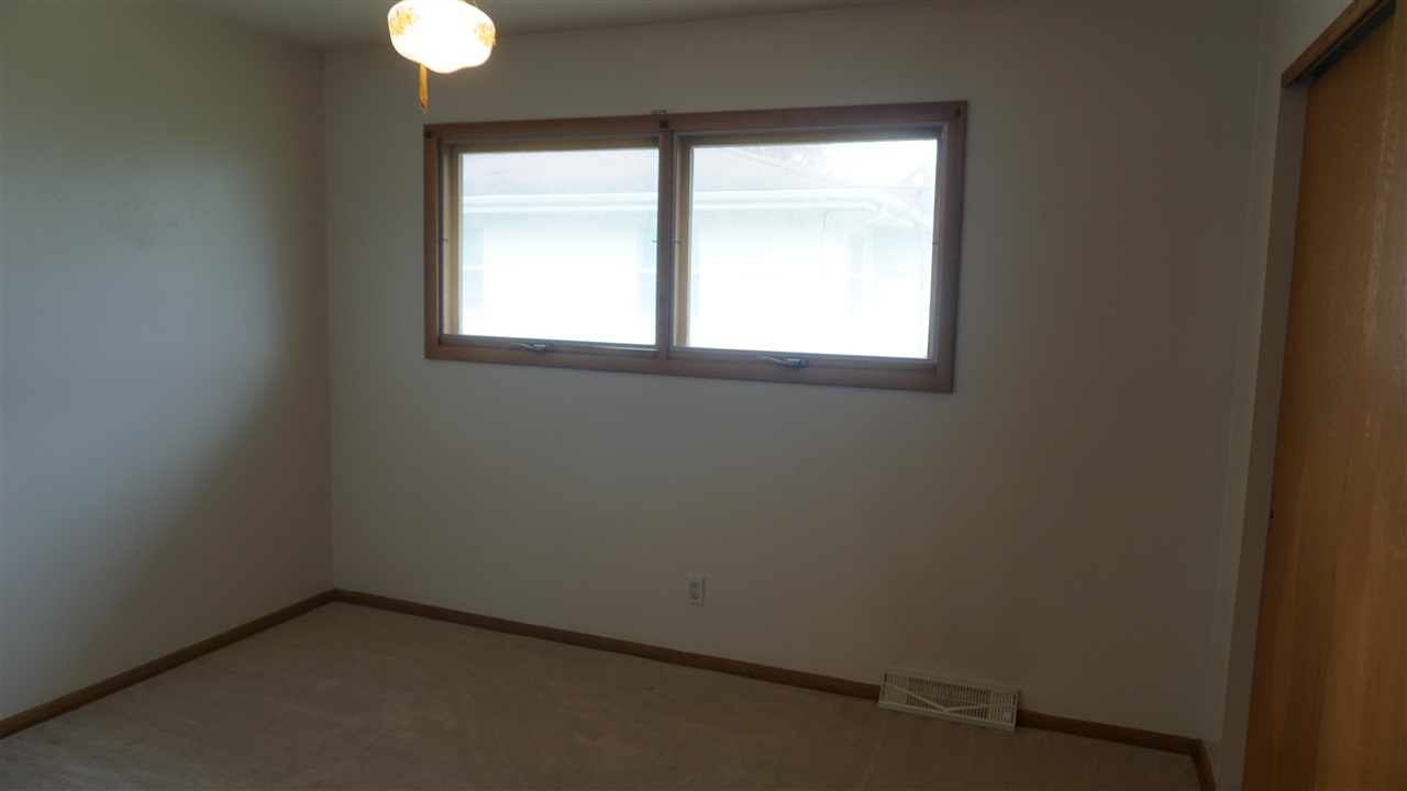 107 E Pioneer Road Lone Tree IA 52755