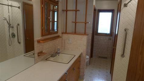 107 E Pioneer Road Lone Tree IA 52755