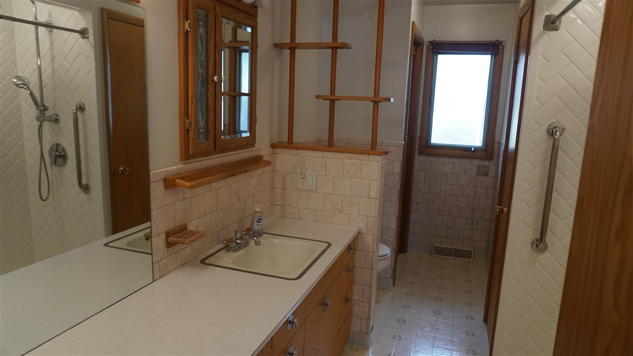 107 E Pioneer Road Lone Tree IA 52755