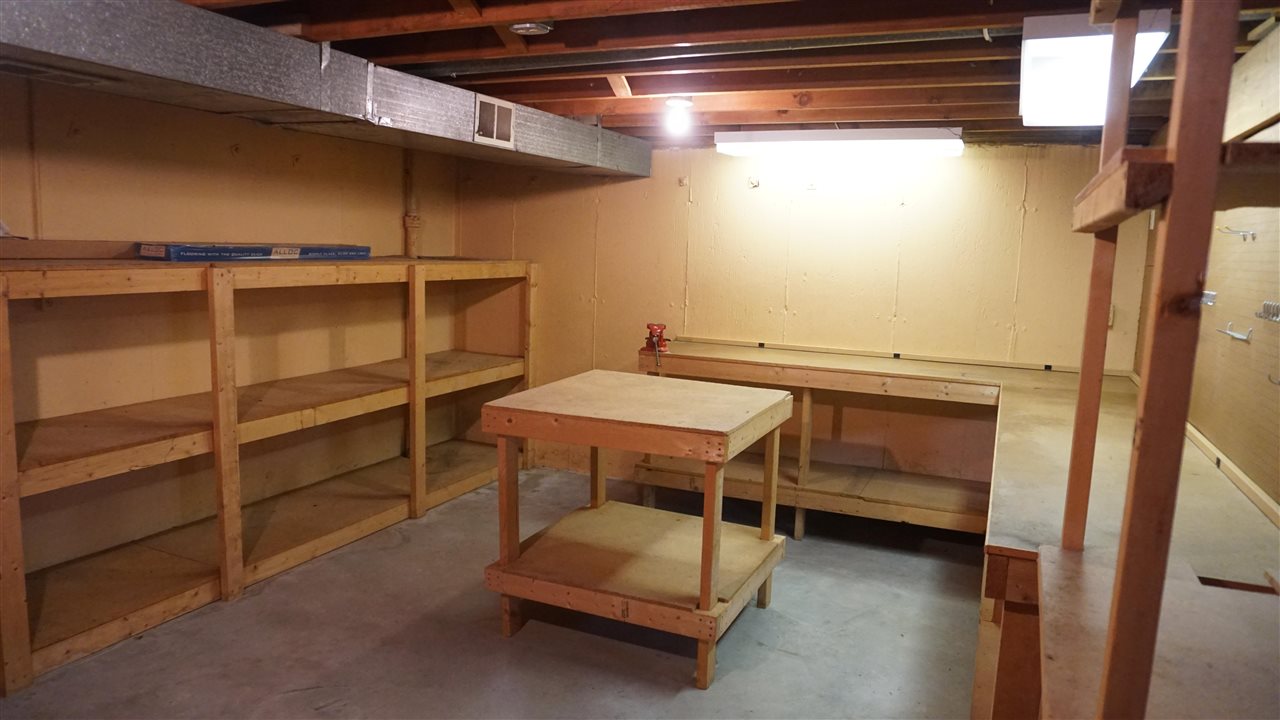 107 E Pioneer Road Lone Tree IA 52755