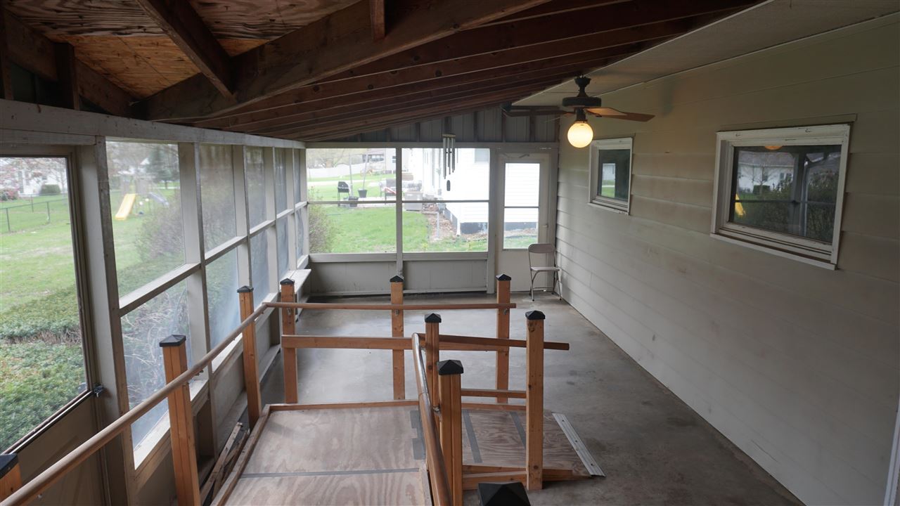 107 E Pioneer Road Lone Tree IA 52755