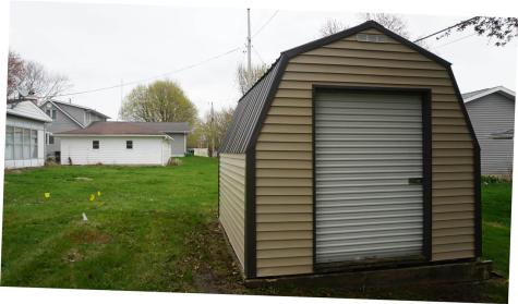 107 E Pioneer Road Lone Tree IA 52755