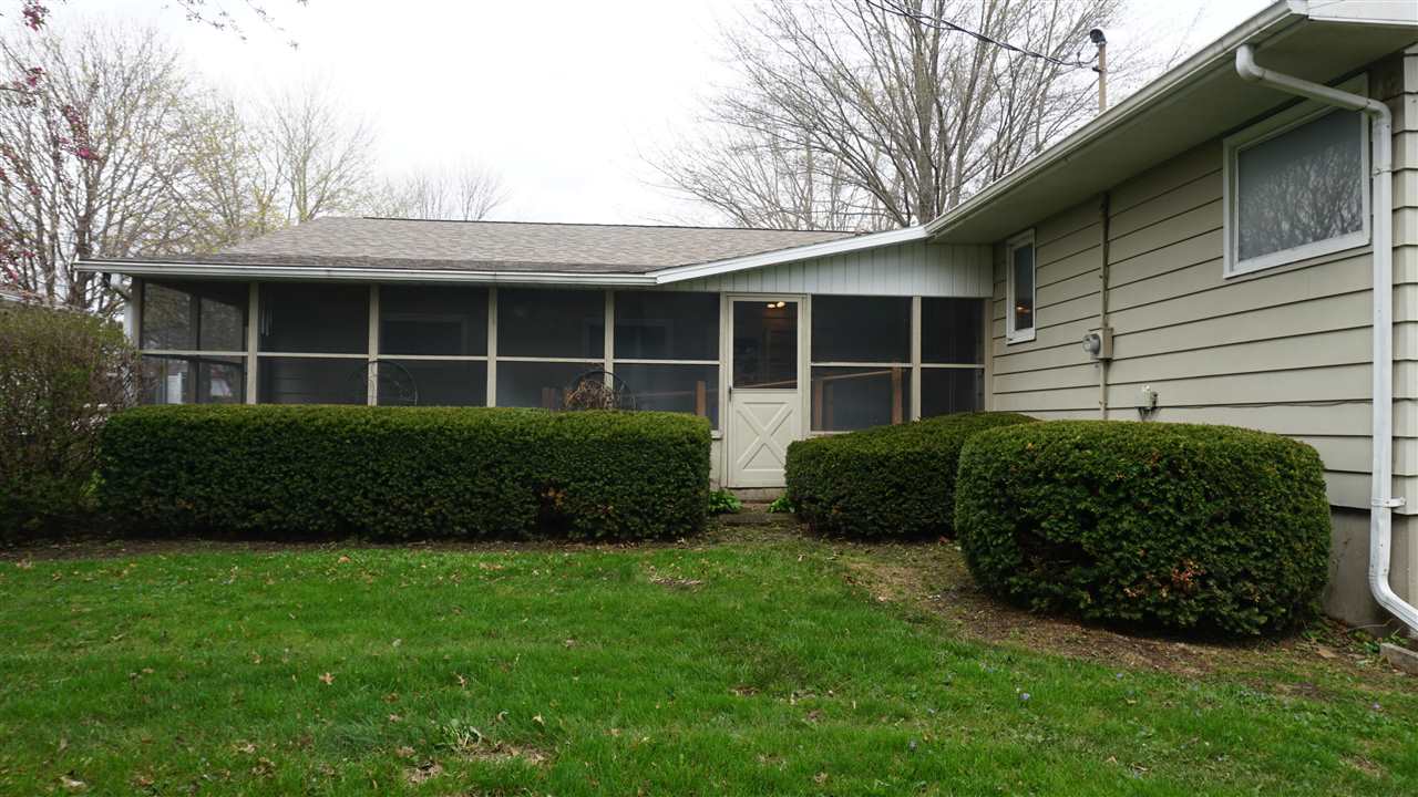 107 E Pioneer Road Lone Tree IA 52755