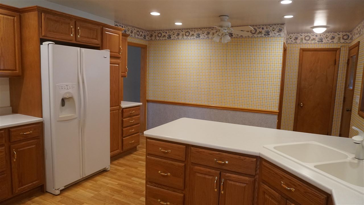 107 E Pioneer Road Lone Tree IA 52755