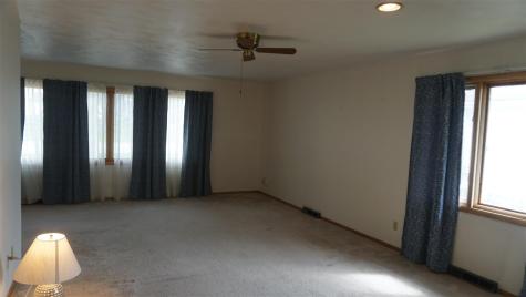 107 E Pioneer Road Lone Tree IA 52755