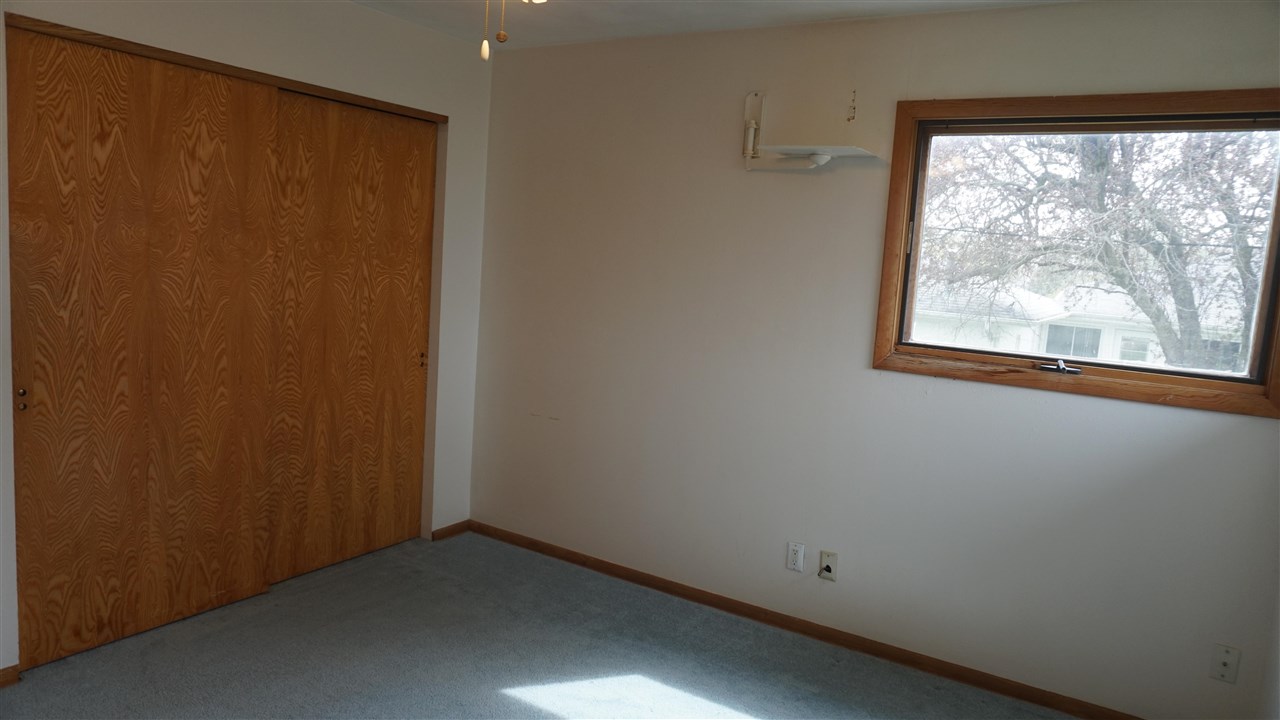 107 E Pioneer Road Lone Tree IA 52755