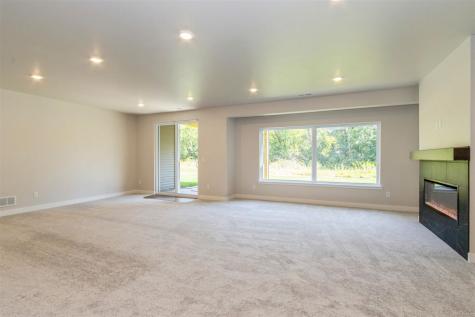 1046 Highland Trail Solon IA 52333