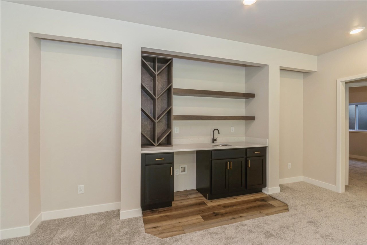 1046 Highland Trail Solon IA 52333
