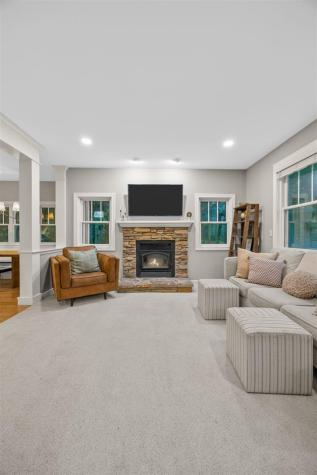 3164 Country Court Iowa City IA 52240