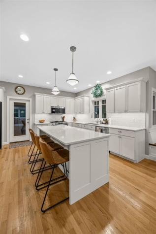 3164 Country Court Iowa City IA 52240