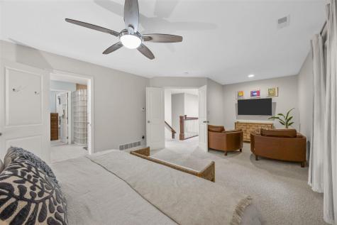 3164 Country Court Iowa City IA 52240
