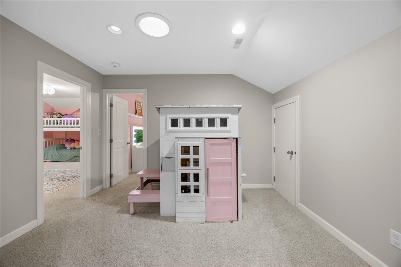 3164 Country Court Iowa City IA 52240