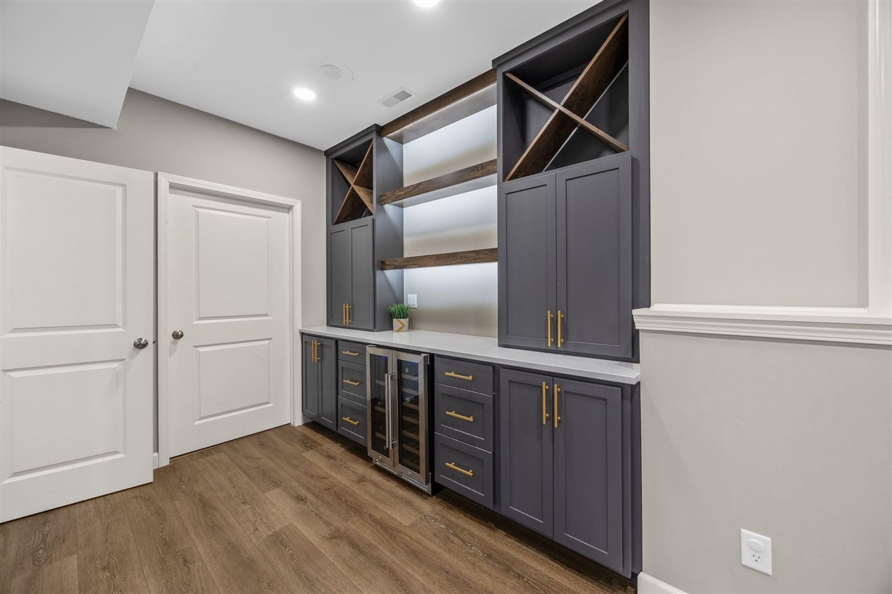 3164 Country Court Iowa City IA 52240