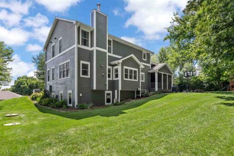 3164 Country Court Iowa City IA 52240