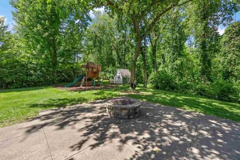 3164 Country Court Iowa City IA 52240