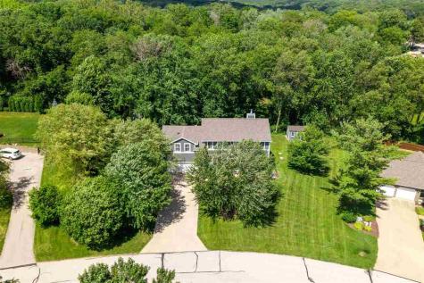 3164 Country Court Iowa City IA 52240
