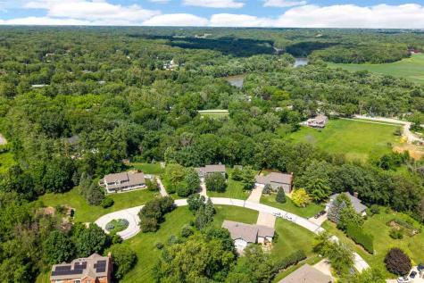 3164 Country Court Iowa City IA 52240