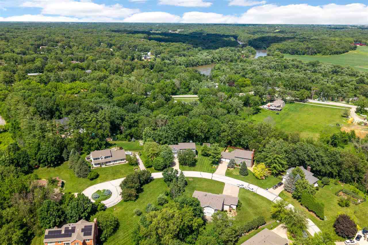 3164 Country Court Iowa City IA 52240