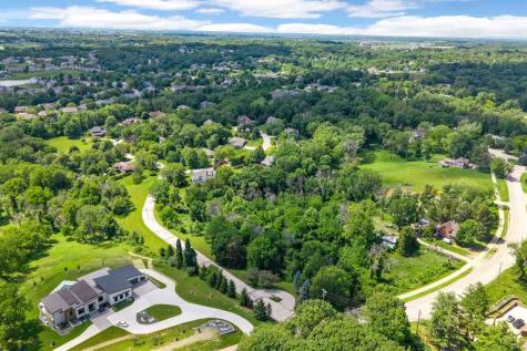 3164 Country Court Iowa City IA 52240