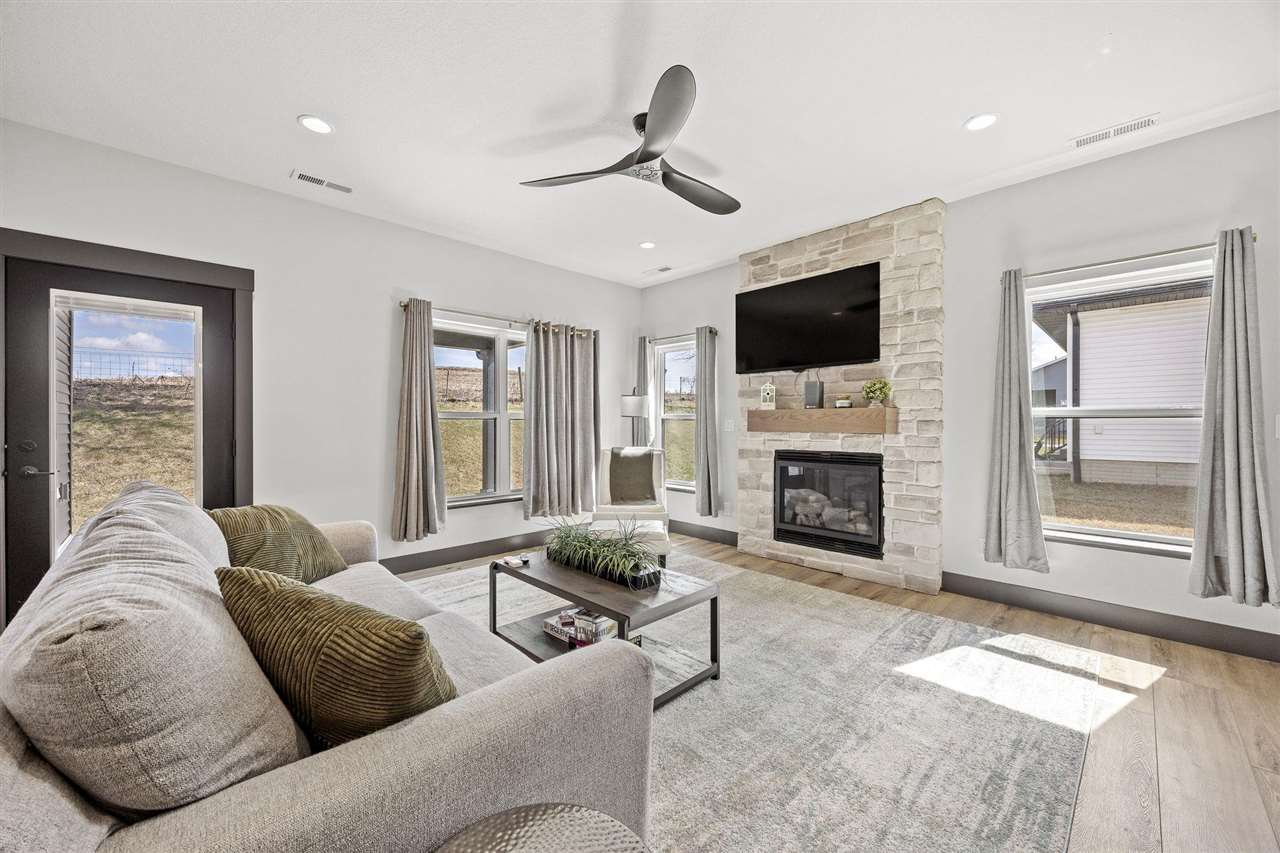 3060 Sunflower Street Ely IA 52227