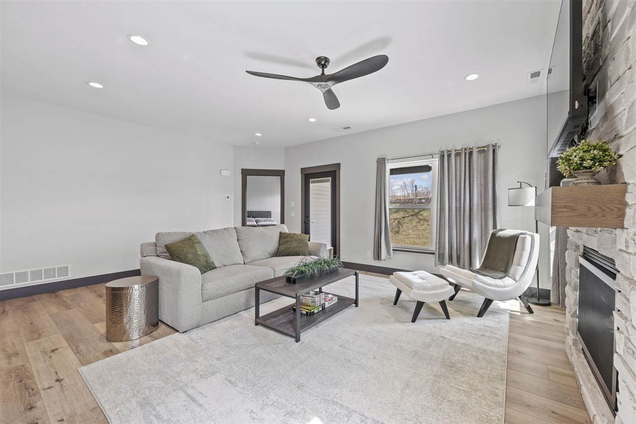 3060 Sunflower Street Ely IA 52227